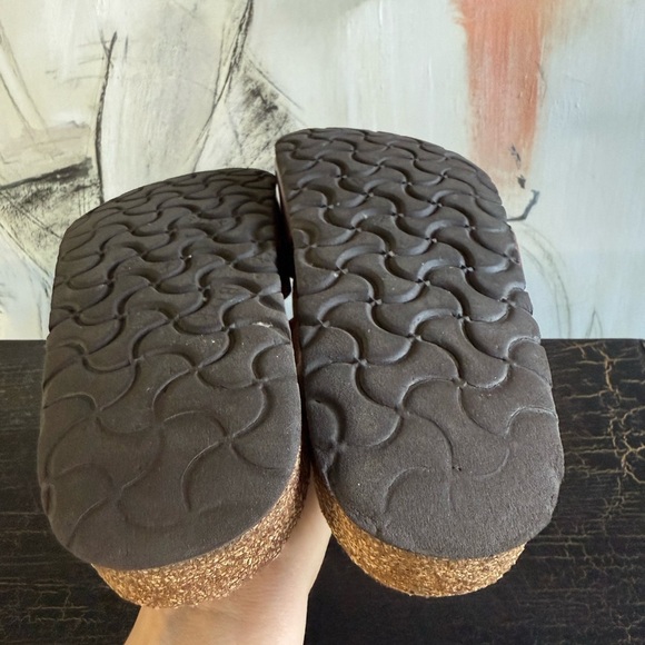 Gold and Brown Leather Sandals with Buckle Closure - Picture 11 of 13